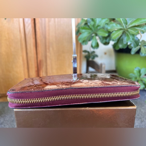 Louis Vuitton Round Zipper Vernis - Picture 3 of 13